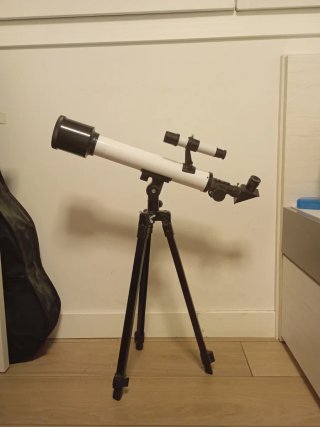 Telescopio Buki con Trípode