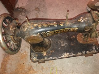 Máquina de coser antigua Naumann, con detalles