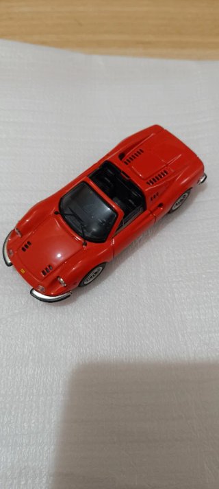 Modellino Ferrari Dino Bang 1:43