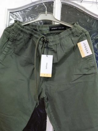 Pantalón jogger hombre verde