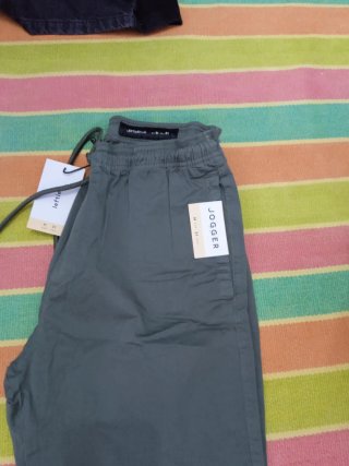 Pantalón jogger hombre verde