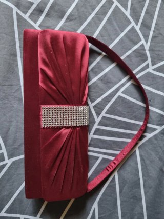 Bolso de fiesta rojo con pedrería