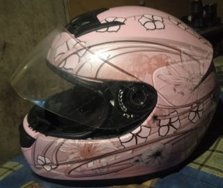 Casco de Moto Rosa con Estampado Floral