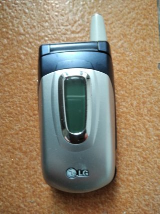 Cellulare LG G5400 non testato