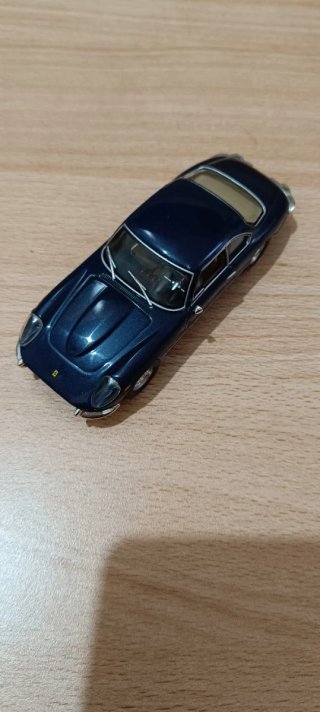 Modellino Ferrari 400 Superamerica Ixo 1:43