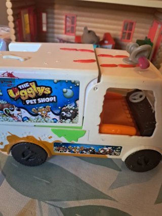 Carrinha The Ugglys Pet Shop