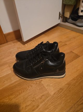 Zapatillas deportivas negras con cremallera