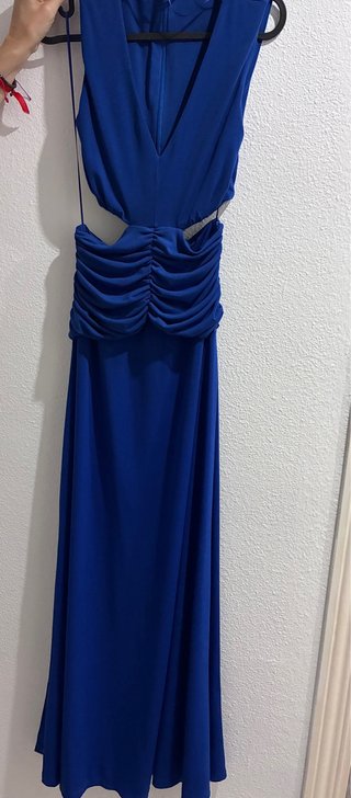 Vestido largo de fiesta azul con cortes