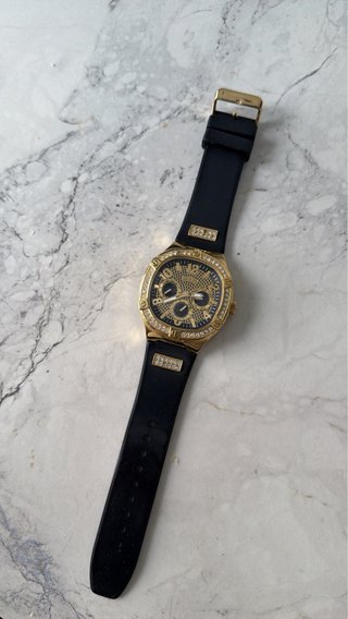 Reloj Guess Dorado y Negro