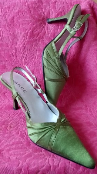 ZAPATOS Y SANDALIAS MUJER:T37-38-39:UN PAR POR 2€