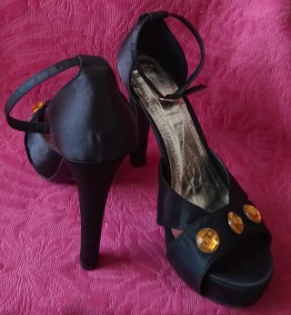 ZAPATOS Y SANDALIAS MUJER:T37-38-39:UN PAR POR 2€