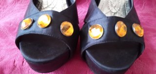 ZAPATOS Y SANDALIAS MUJER:T37-38-39:UN PAR POR 2€