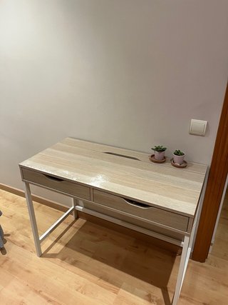 Mesa de Escritorio con Cajones