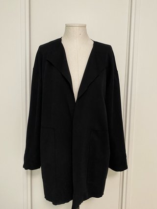 Chaqueta larga levita punto negra