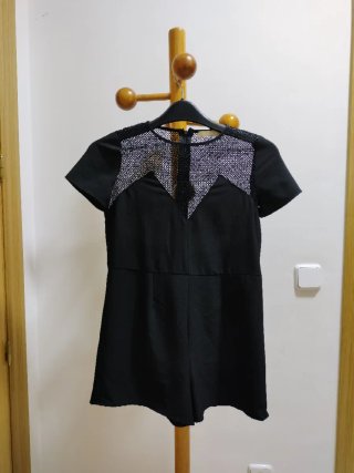 Mono corto negro con encaje