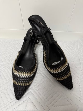 Etereo Zapatos Negros y Dorados