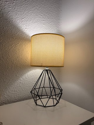 Lámpara de mesa geométrica