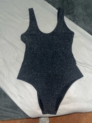 Body negro con brillo plateado