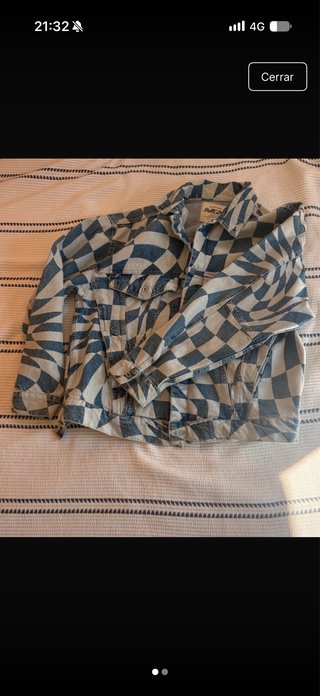 Chaqueta vaquera Pull and Bear cuadros