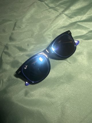 Gafas de sol Ray-Ban negras y azules