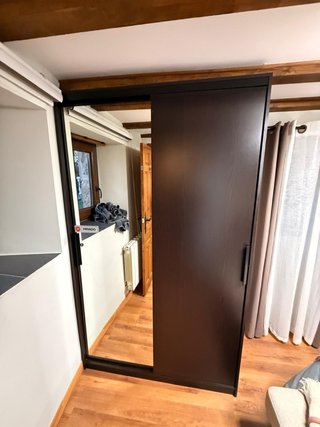 Armario Ikea con espejo Puertas Correderas Marrón