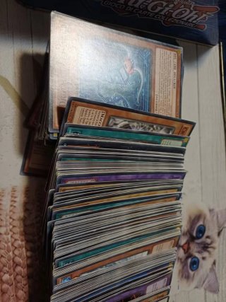 216 Carte Yu-Gi-Oh con 2 Scatole di Latta