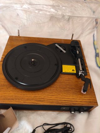 Giradischi in vinile retrò con altoparlanti