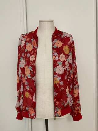 Chaqueta ligera estampada corte moderno