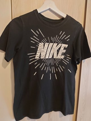 T-shirt Nike Nera con Grafica