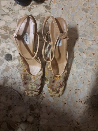 Zapatos de tacón Burgos beige y multicolor