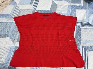 T-shirt rossa Zuiki