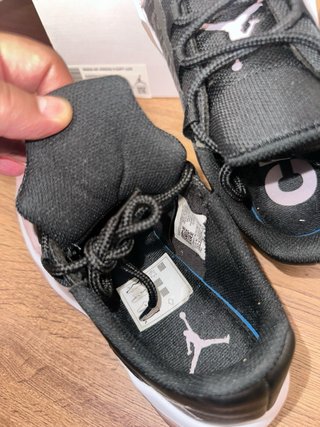 Nike Air Jordan 11 CMFT Low Rosa y Negra