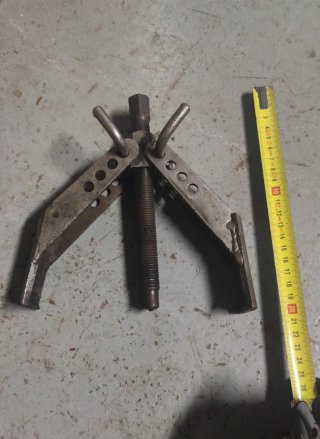 Extractor de garras tipo U.35