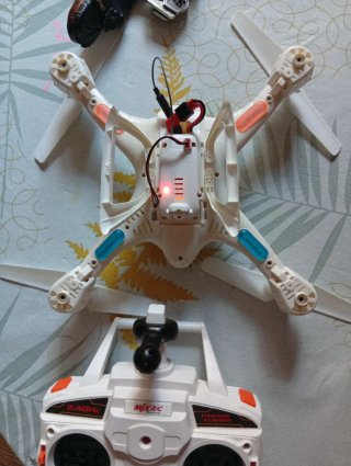 Dron MJXRC Blanco y Rojo