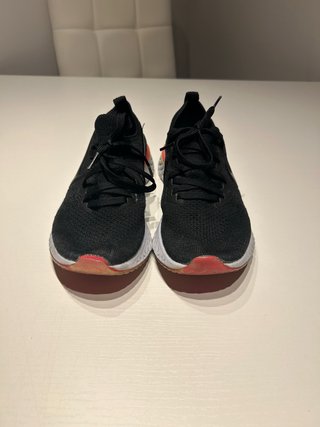Zapatillas Nike Running Negras y Rojas