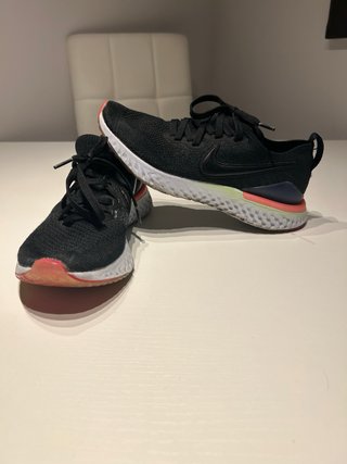 Zapatillas Nike Running Negras y Rojas