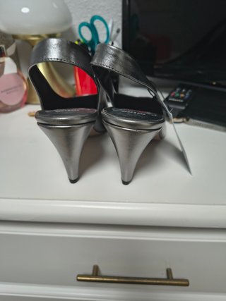 Zapatos de tacón plateados