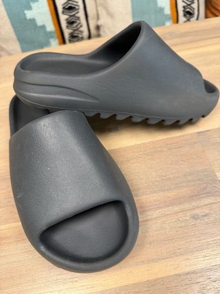Yeezy Slide Adidas Negras Talla 38