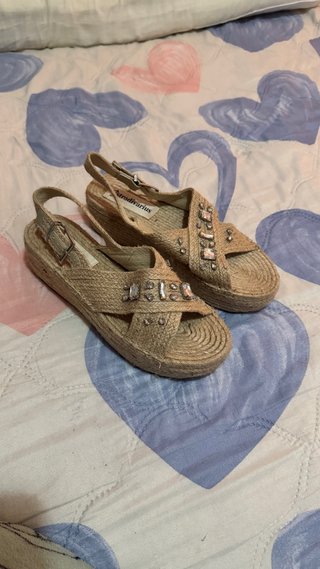 Sandalias Stradivarius Beige con Pedrería