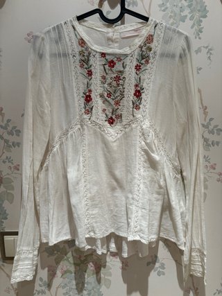 Camisa bordada Zara blanca