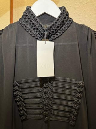 Blusa Zara con Alamares Negra Talla M