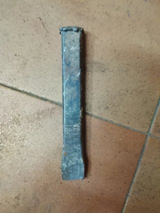 Cincel de metal