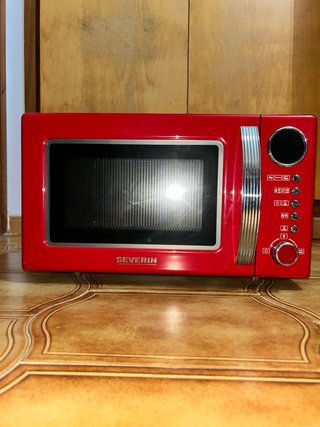 Microondas SEVERIN rojo