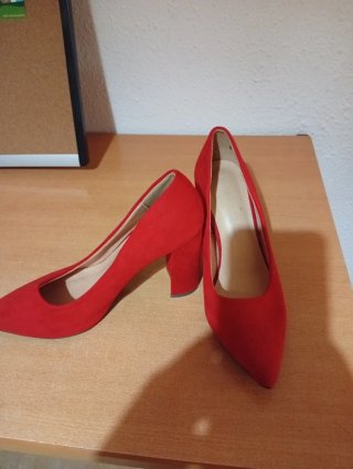 Zapatos de tacón rojos