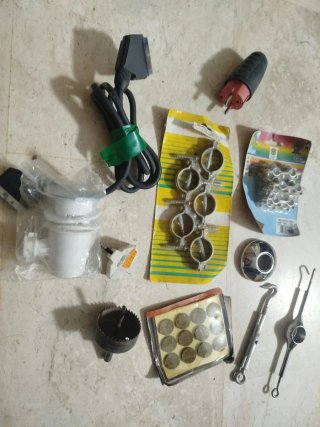 Lote de accesorios de ferretería y cables