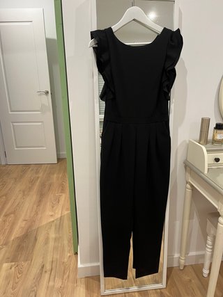 Mono negro con volantes