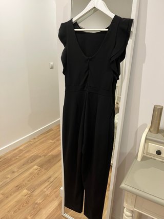 Mono negro con volantes