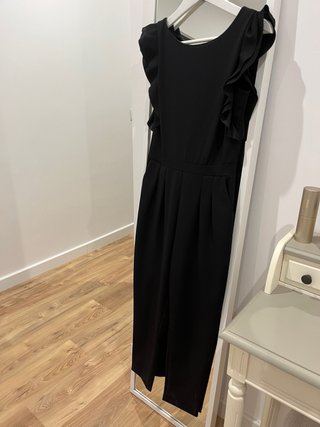 Mono negro con volantes