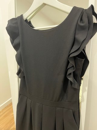 Mono negro con volantes