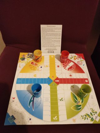 Juego de Parchís y La Oca con instrucciones.